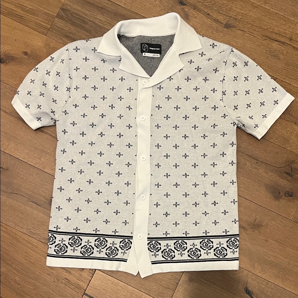 H&M White and Black Patterned men’s Button Down sweater